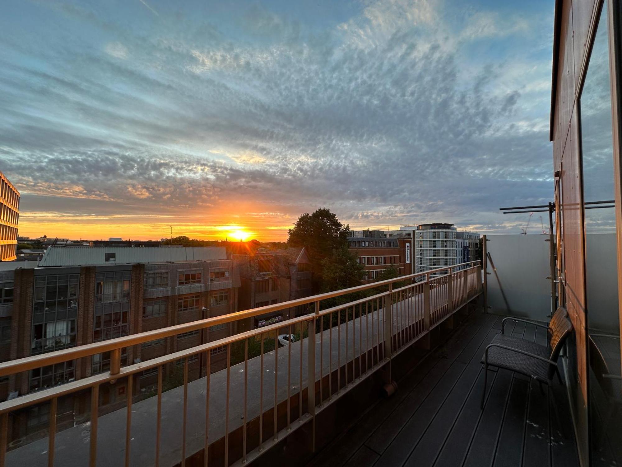 Spacious 2 Bedroom Penthouse Retreat 伦敦 外观 照片