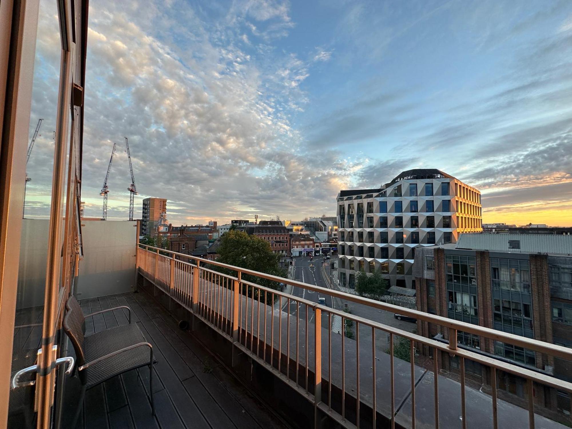 Spacious 2 Bedroom Penthouse Retreat 伦敦 外观 照片